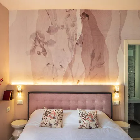 Blossoms Of Siena, Adults Only 3*