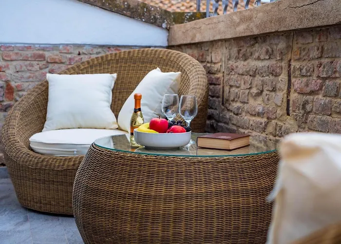 Blossoms Of Siena, Adults Only סיינה