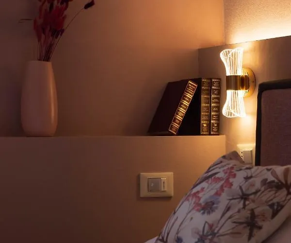 בית הארחה Blossoms Of Siena, Adults Only סיינה