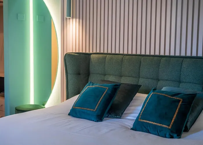 Blossoms Of Siena, Adults Only סיינה