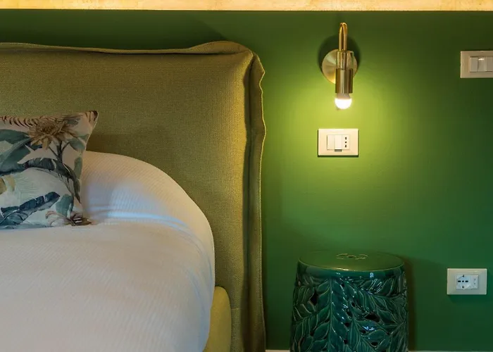 בית הארחה Blossoms Of Siena, Adults Only סיינה