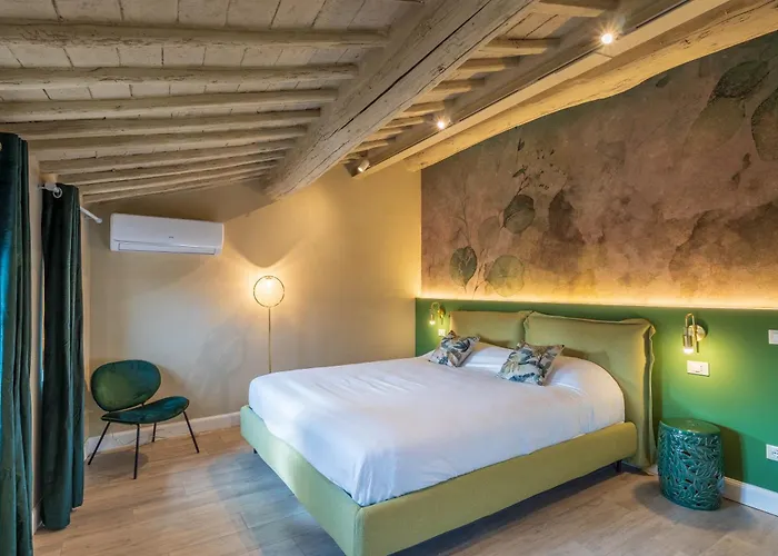 בית הארחה Blossoms Of Siena, Adults Only סיינה