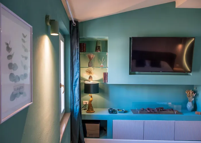 Blossoms Of Siena, Adults Only סיינה