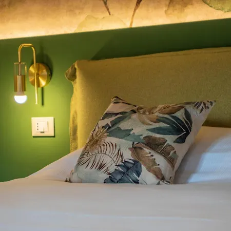 Blossoms Of Siena, Adults Only 锡耶纳