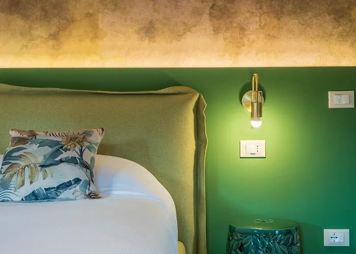 Blossoms Of Siena, Adults Only シエーナ