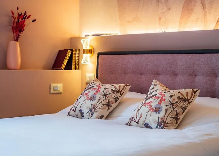 ゲストハウス Blossoms Of Siena, Adults Only