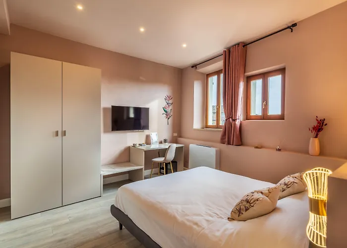 Blossoms Of Siena, Adults Only Penzion