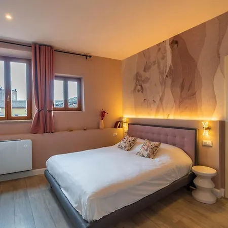 Blossoms Of Siena, Adults Only