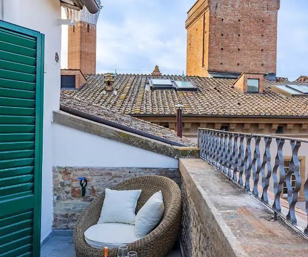 Blossoms Of Siena, Adults Only Pensionat